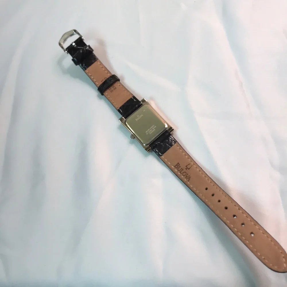 Bulova watch‎